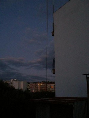 η διπλανη πολυκατοικια.....